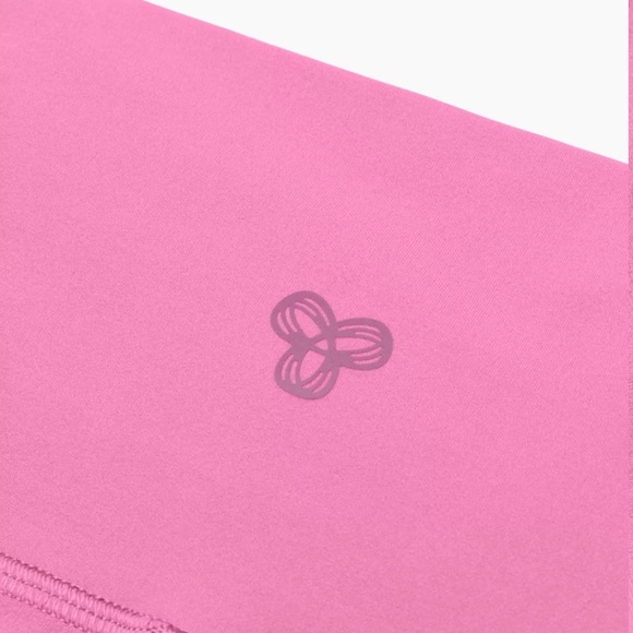 NWT (Aritzia) TnaBUTTER™ Atmosphere Hi-Rise 7" Short - Picture 4 of 5